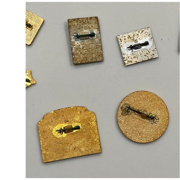 Lot of 19 Vintage USSR Russian Enamel Pins – Leningrad, Moscow, Hermitage - Picture 15 of 16